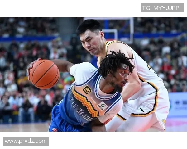 辽宁队新疆队将在CBA赛程中交锋，领头羊之争引发球迷热议